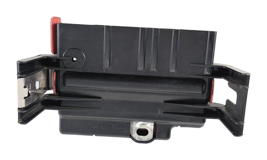 Thumbnail 3: 2008 BMW X5 (E70) 4.8L REAR POSITIVE BATTERY TERMINAL POWER DISTRIBUTION BLOCK