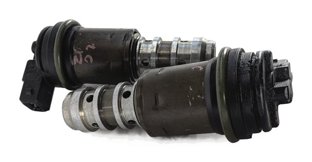 Thumbnail 5: 2007-2010 BMW X5 (E70) 4.8L N62TU V8 ENGINE VANOS CAMSHAFT SOLENOID VALVE SET/2