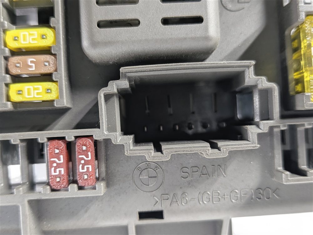Thumbnail 8: 07-14 BMW X5 X6 E70 E71 REAR TRUNK POWER DISTRIBUTION FUSE BOX MODULE 6931687
