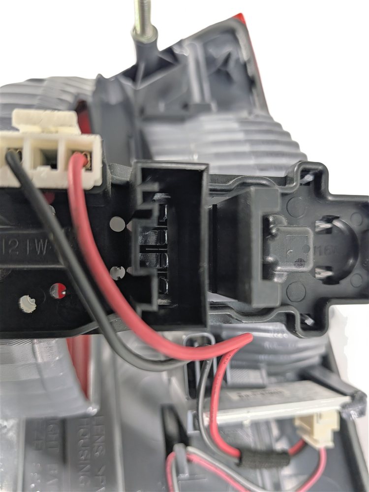 Thumbnail 10: 11-17 BMW X3 (F25) LEFT DRIVER REAR INNER TRUNK INCANDESCENT TAILLIGHT (OPT 522)