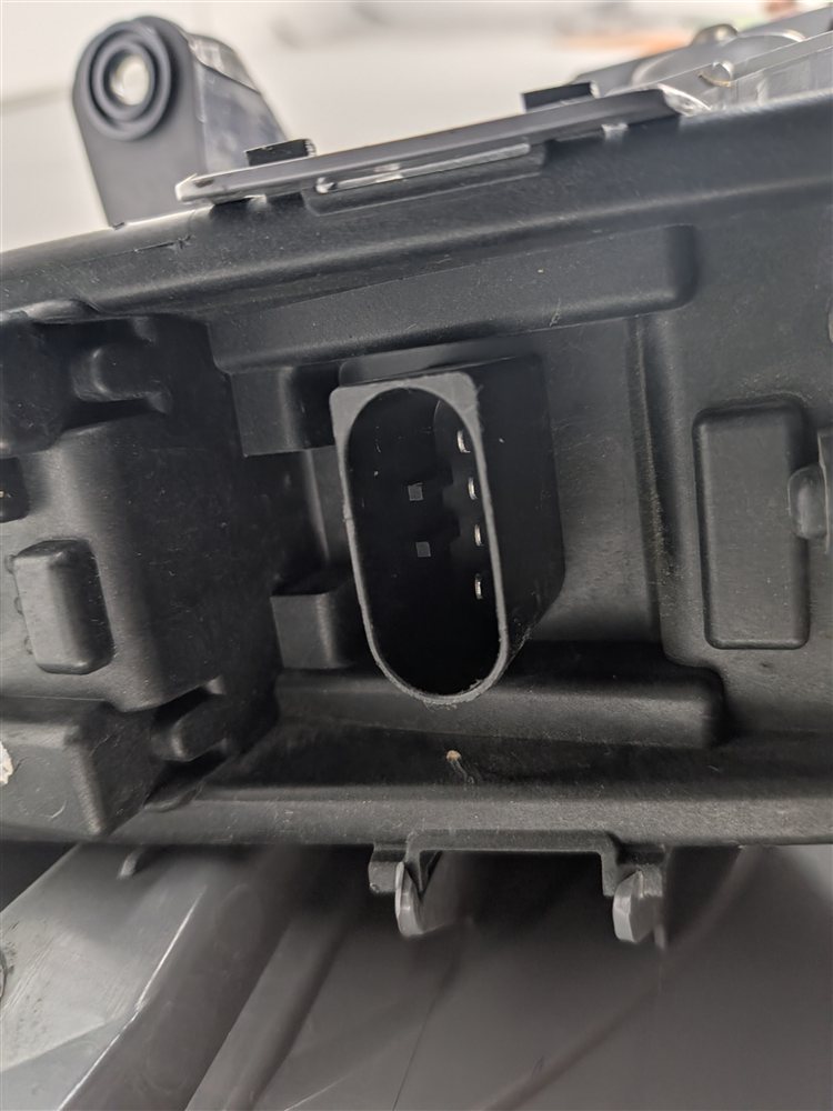 Thumbnail 9: 11-17 BMW X3 (F25) RIGHT PASSENGER OUTER INCANDESCENT TAILLIGHT LAMP (OPT 522)