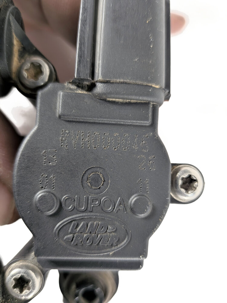 Thumbnail 10: 2011 LAND ROVER LR4 L319 AIR SUSPENSION RESERVOIR VALVE BLOCK w/ PRESSURE SENSOR