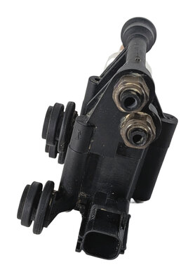 Thumbnail 2: 2011 LAND ROVER LR4 L319 AIR SUSPENSION RESERVOIR VALVE BLOCK w/ PRESSURE SENSOR