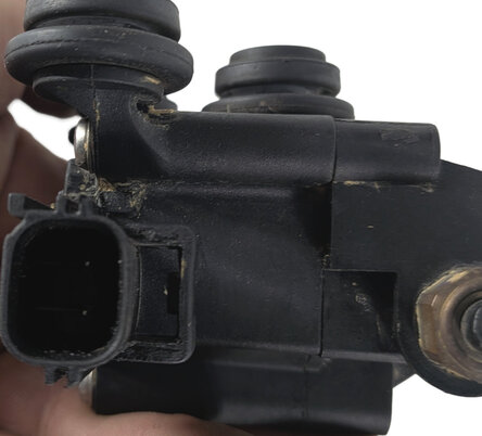 Thumbnail 9: 2011 LAND ROVER LR4 L319 AIR SUSPENSION RESERVOIR VALVE BLOCK w/ PRESSURE SENSOR