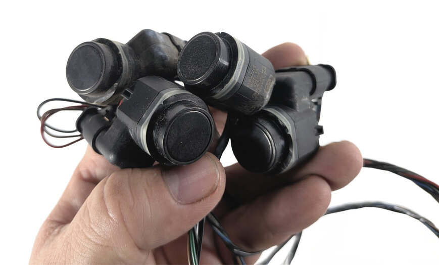 Thumbnail 7: 2011 LAND ROVER LR4 L319 REAR PARK ASSIST PDC SENSOR SET/4 w/ HARNESS (Black)