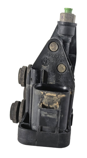 Thumbnail 6: 2011 LAND ROVER LR4 L319 FRONT AIR RIDE SUSPENSION VALVE BLOCK SOLENOID MANIFOLD