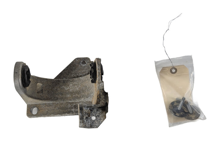 Thumbnail 3: 2011 LAND ROVER LR4 L319 AIR SUSPENSION COMPRESSOR MOUNTING BRACKET w/ HARDWARE