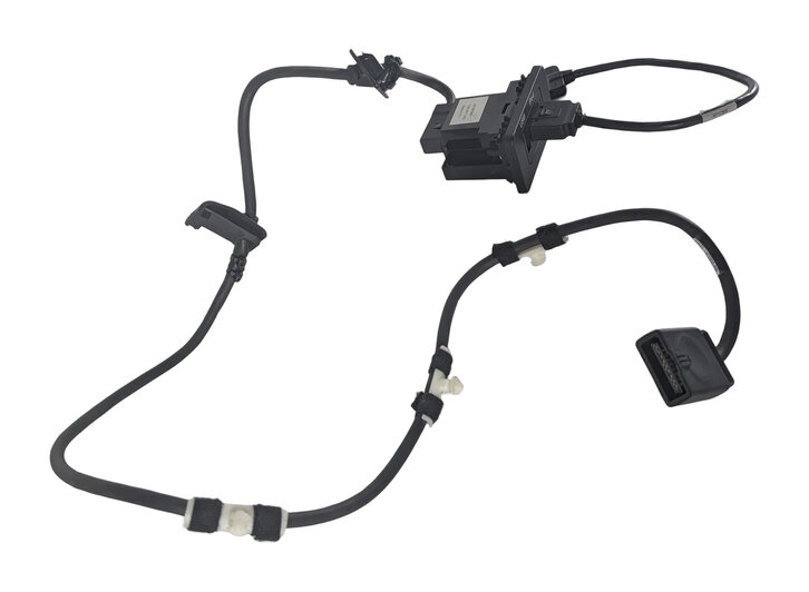 Thumbnail 3: 2011 LAND ROVER LR4 (L319) USB IPOD AUX INPUT JACK PORT PANEL w/ CABLE HARNESS