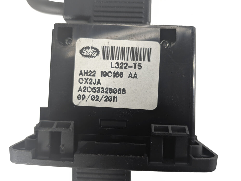 Thumbnail 8: 2011 LAND ROVER LR4 (L319) USB IPOD AUX INPUT JACK PORT PANEL w/ CABLE HARNESS