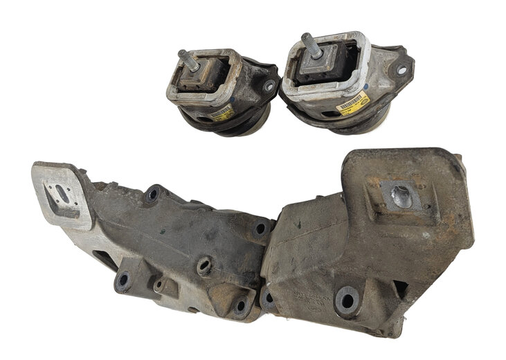 Thumbnail 4: 2011 LAND ROVER LR4 L319 5.0L AJ133 ENGINE LEFT/RIGHT MOTOR MOUNT BRACKET SET/4