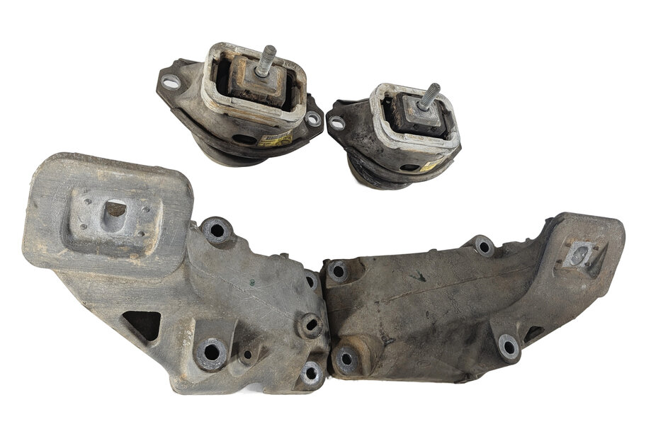 Thumbnail 5: 2011 LAND ROVER LR4 L319 5.0L AJ133 ENGINE LEFT/RIGHT MOTOR MOUNT BRACKET SET/4