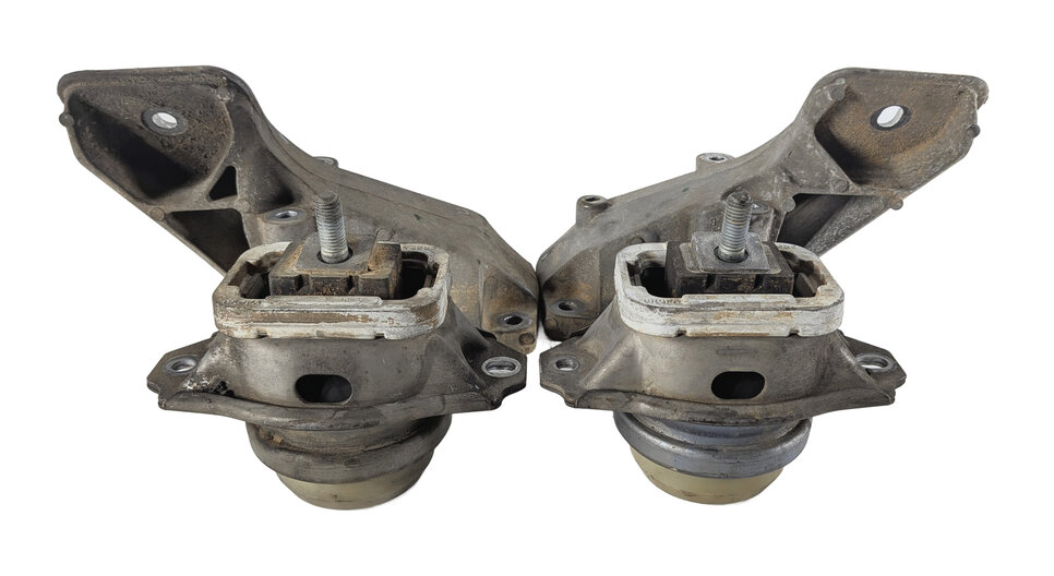 Thumbnail 6: 2011 LAND ROVER LR4 L319 5.0L AJ133 ENGINE LEFT/RIGHT MOTOR MOUNT BRACKET SET/4