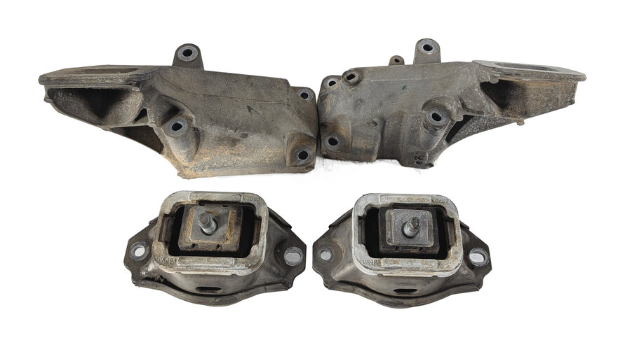 Thumbnail 7: 2011 LAND ROVER LR4 L319 5.0L AJ133 ENGINE LEFT/RIGHT MOTOR MOUNT BRACKET SET/4