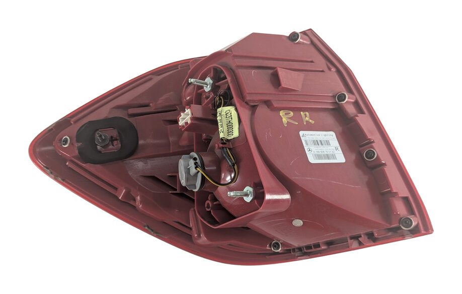 Thumbnail 7: 13-16 MERCEDES GL (X166) REAR RIGHT PASSENGER OUTER TAILLIGHT BRAKE LIGHT LAMP