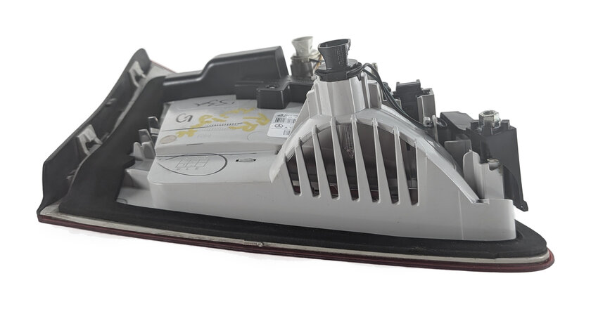 Thumbnail 6: 13-16 MERCEDES GL350 GL450 GL550 (X166) REAR RIGHT INNER TAILLIGHT LIGHT LAMP