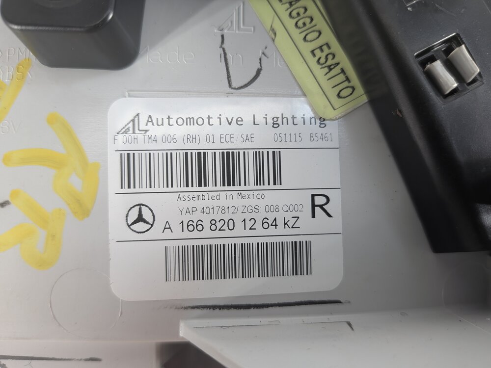 Thumbnail 8: 13-16 MERCEDES GL350 GL450 GL550 (X166) REAR RIGHT INNER TAILLIGHT LIGHT LAMP