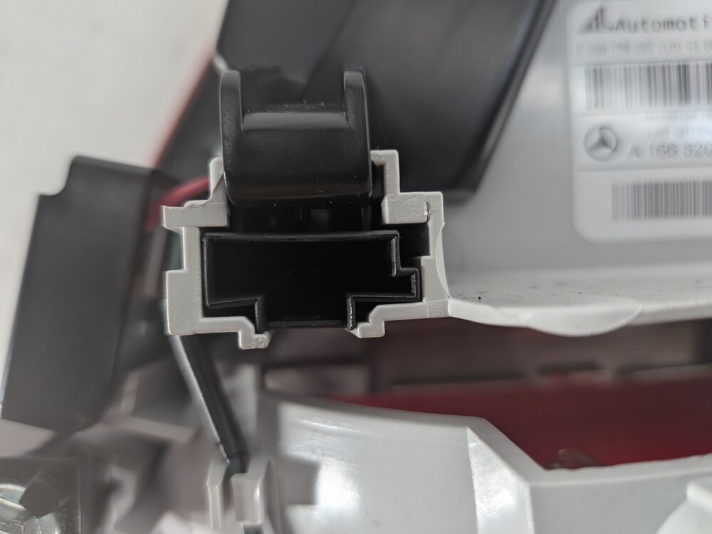 Thumbnail 9: 13-16 MERCEDES GL350 GL450 GL550 (X166) LEFT DRIVER INNER TAILLIGHT LIGHT LAMP