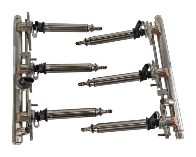 Thumbnail 3: 15-16 MERCEDES GL450 GLE400 X166 M276 LEFT/RIGHT FUEL RAIL SET/2 w/6 INJECTORS