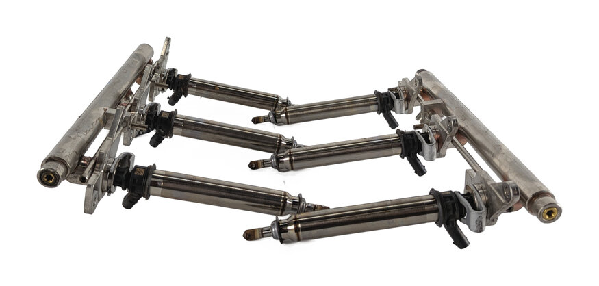Thumbnail 6: 15-16 MERCEDES GL450 GLE400 X166 M276 LEFT/RIGHT FUEL RAIL SET/2 w/6 INJECTORS