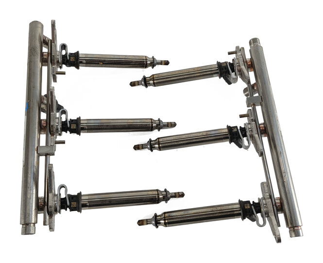 Thumbnail 7: 15-16 MERCEDES GL450 GLE400 X166 M276 LEFT/RIGHT FUEL RAIL SET/2 w/6 INJECTORS
