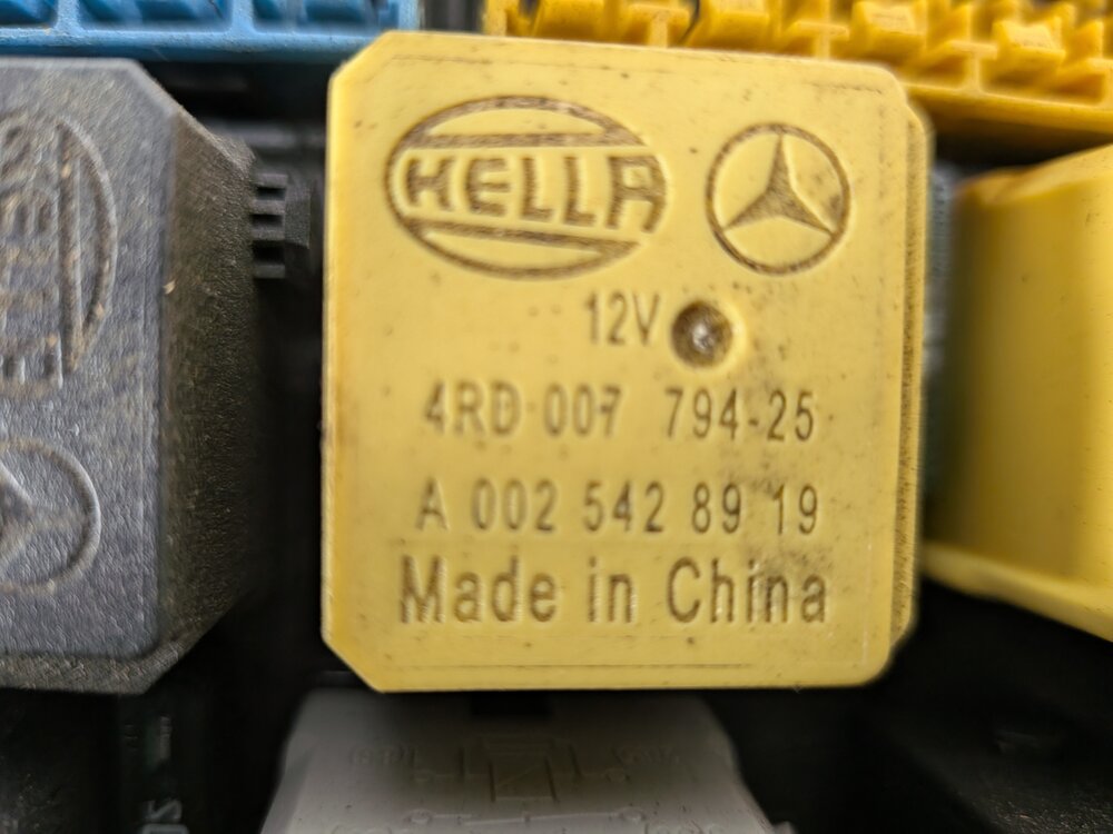 Thumbnail 10: 2013-2016 MERCEDES GL350 GL450 GL550 GL63 X166 FRONT POWER DISTRIBUTION FUSE BOX