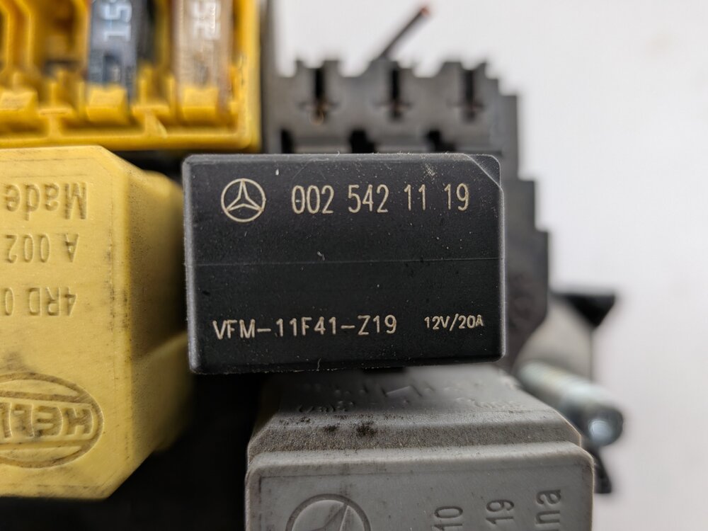 Thumbnail 12: 2013-2016 MERCEDES GL350 GL450 GL550 GL63 X166 FRONT POWER DISTRIBUTION FUSE BOX