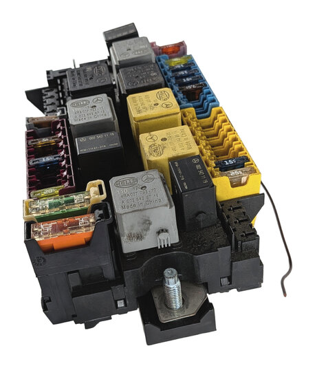Thumbnail 4: 2013-2016 MERCEDES GL350 GL450 GL550 GL63 X166 FRONT POWER DISTRIBUTION FUSE BOX