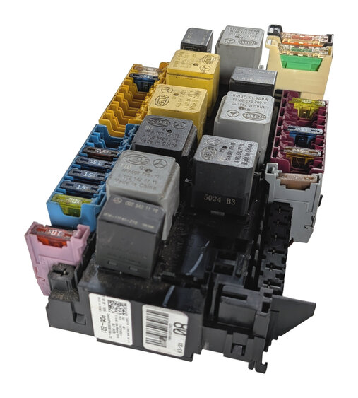 Thumbnail 5: 2013-2016 MERCEDES GL350 GL450 GL550 GL63 X166 FRONT POWER DISTRIBUTION FUSE BOX