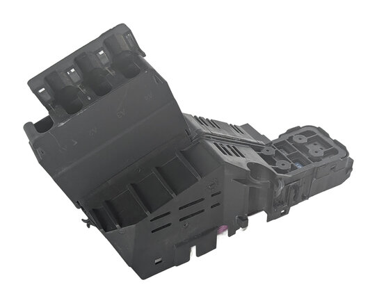 Thumbnail 2: 13-16 MERCEDES GL350 GL450 GL550 GL63 (X166) POSITIVE BATTERY JUMP POST FUSE BOX