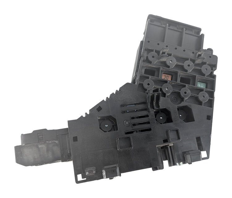 Thumbnail 7: 13-16 MERCEDES GL350 GL450 GL550 GL63 (X166) POSITIVE BATTERY JUMP POST FUSE BOX