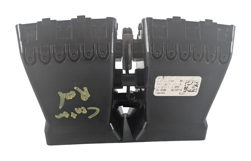 Thumbnail 6: 2015 MERCEDES GL450 (X166) REAR CENTER CONSOLE HEAT AIR AC DUAL VENT (Black)