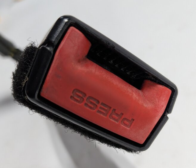 Thumbnail 7: 12-19 BMW 2 3 4 M3 (F22 F32 F33 F34 F36) FRONT RIGHT PASSENGER SEATBELT RECEIVER