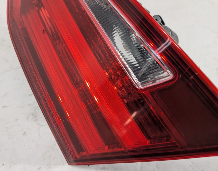 Thumbnail 6: 12-15 BMW 320i 328i 335i M3 (F30) SEDAN RIGHT TRUNK INNER TAILLIGHT LIGHT LAMP