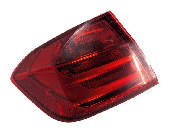 12-15 BMW 3 SERIES (F30) SEDAN LEFT DRIVER OUTER TAILLIGHT BRAKE LIGHT LAMP
