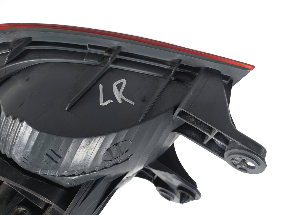 Thumbnail 8: 12-15 BMW 3 SERIES (F30) SEDAN LEFT DRIVER OUTER TAILLIGHT BRAKE LIGHT LAMP