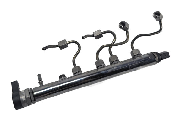 Thumbnail 2: 14-18 BMW 328D X3 (F30 F25) 2.0L N47T DIESEL FUEL RAIL w/ LINES PRESSURE SENSOR