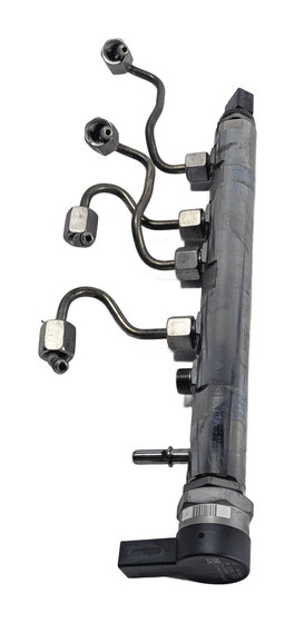 Thumbnail 3: 14-18 BMW 328D X3 (F30 F25) 2.0L N47T DIESEL FUEL RAIL w/ LINES PRESSURE SENSOR