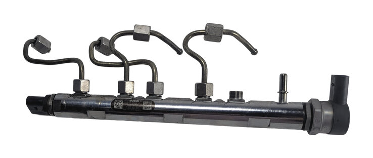 Thumbnail 6: 14-18 BMW 328D X3 (F30 F25) 2.0L N47T DIESEL FUEL RAIL w/ LINES PRESSURE SENSOR
