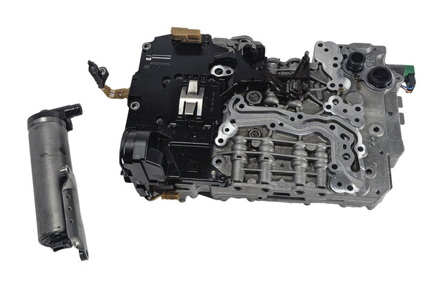 Thumbnail 2: 2014-2018 BMW 328i (F30) DIESEL X-DRIVE AWD 8HP-45 TRANSMISSION VALVE BODY