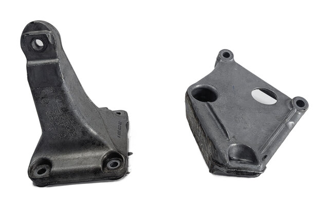 2014 BMW 328XID SEDAN (F30) 2.0L N47 ENGINE LEFT/RIGHT MOTOR MOUNT BRACKET SET/2