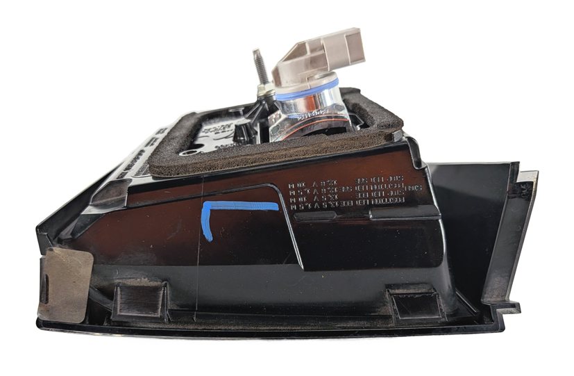 Thumbnail 7: 2015-2019 LAND ROVER DISCOVERY SPORT (L550) LEFT REAR INNER TAILLIGHT LIGHT LAMP