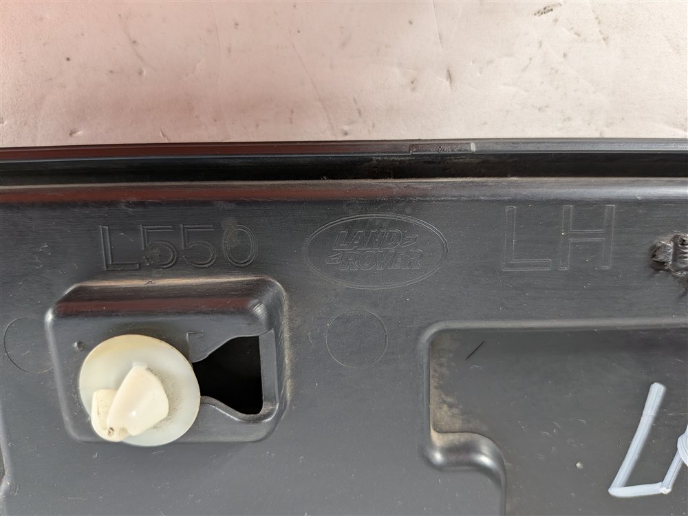 Thumbnail 8: 15-19 ROVER DISCOVERY SPORT L550 REAR LEFT EXTERIOR LOWER DOOR MOULDING