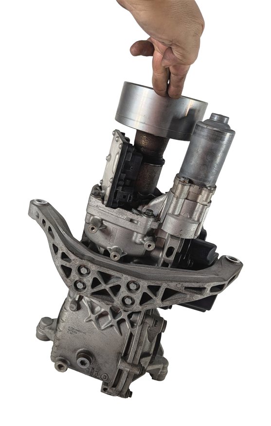 Thumbnail 7: 2016-2019 JAGUAR E-PACE DISCOVERY SPORT (L550) REAR DIFFERENTIAL GEAR CARRIER