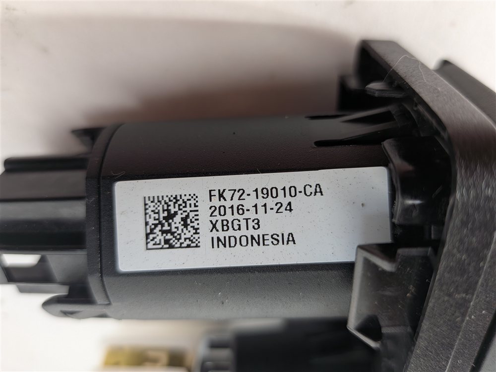 Thumbnail 8: 2016 LAND ROVER DISCOVERY SPORT (L550) USB 12V POWER OUTLET CHARGER SOCKET PANEL