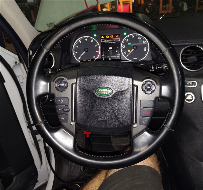 Thumbnail 2: 2010-2013 LAND ROVER LR4 L319 DRIVER STEERING WHEEL w/ CONTROL SWITCHES (Black)