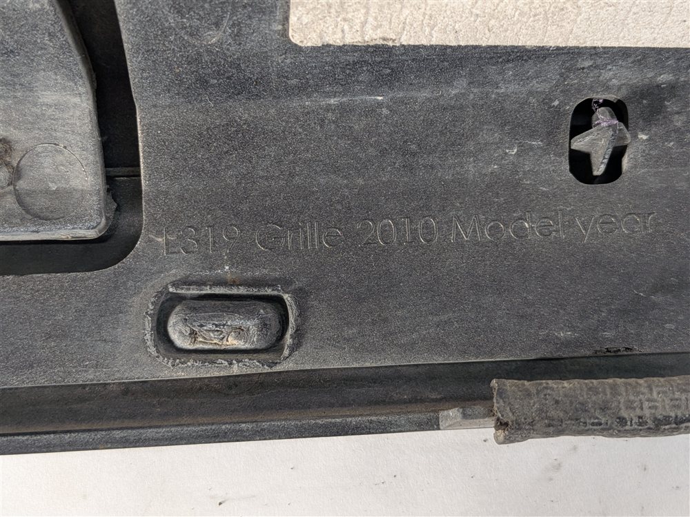 Thumbnail 7: 10-13 LAND ROVER LR4 (L319) FRONT UPPER GRILLE GLOSS BLACK SURROUND BLACK INLAY