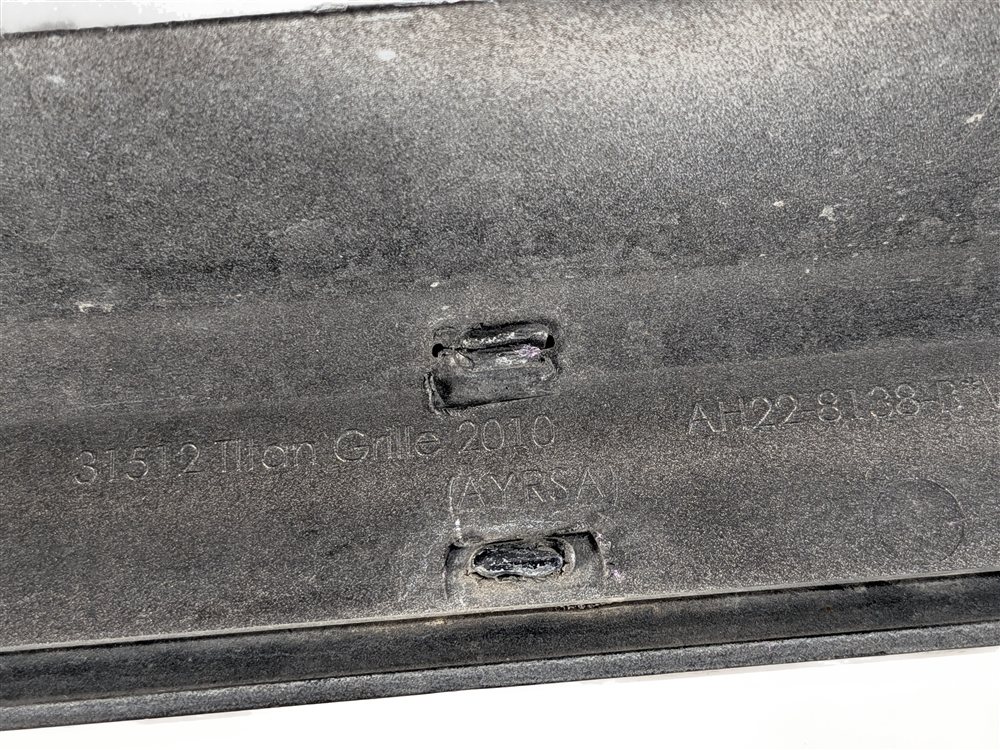 Thumbnail 8: 10-13 LAND ROVER LR4 (L319) FRONT UPPER GRILLE GLOSS BLACK SURROUND BLACK INLAY