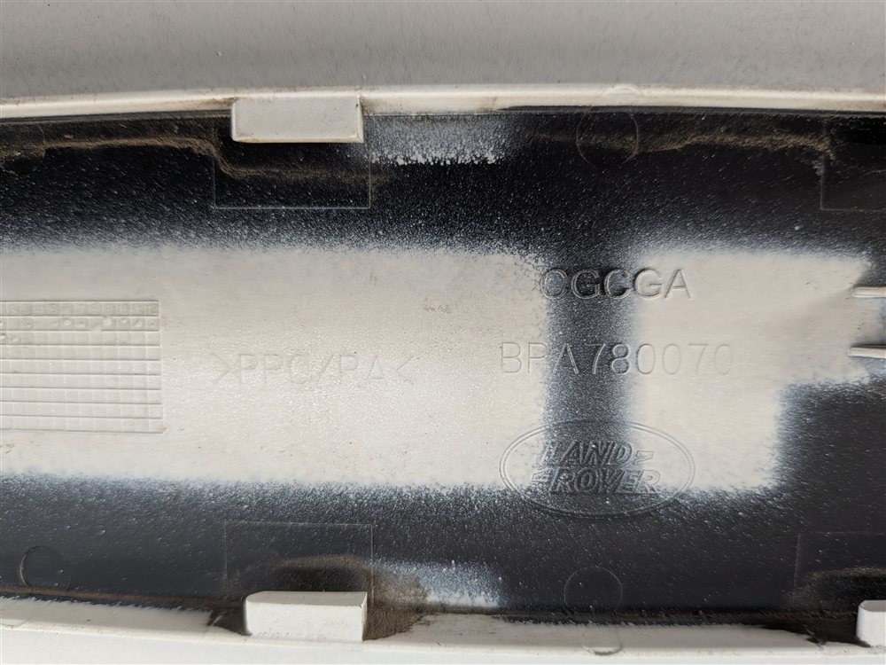 Thumbnail 8: 05-16 LR3 LR4 RANGE ROVER SPORT (L320) FUEL TANK DOOR LID COVER TRIM (White)