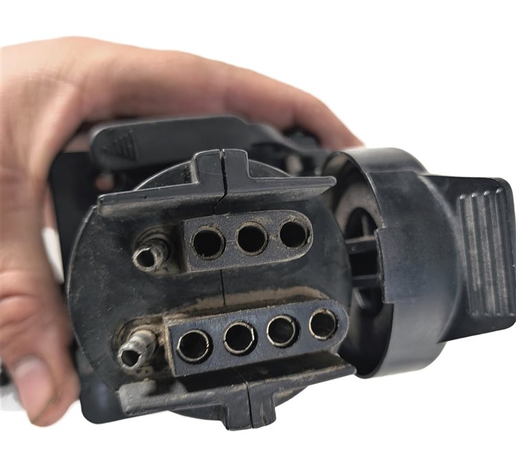 Thumbnail 9: 2011 LAND ROVER LR4 (L319) REAR TRAILER TOW HITCH WIRING HARNESS w/ 7 PIN SOCKET