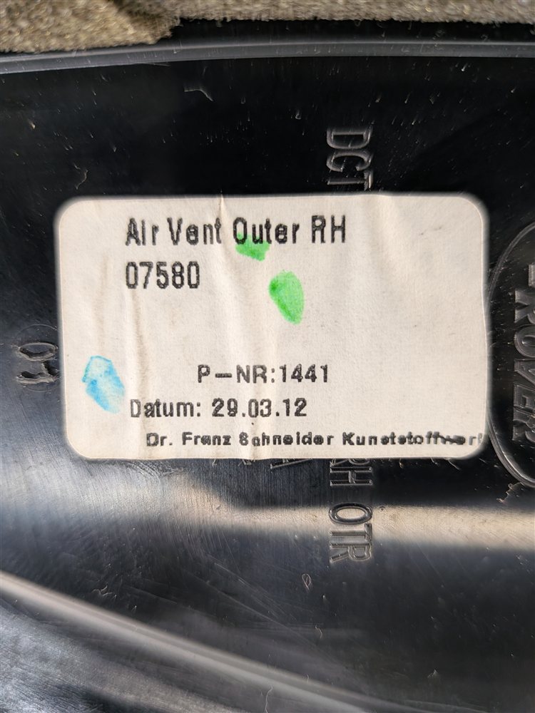 Thumbnail 8: 2011 LAND ROVER LR4 L319 FRONT RIGHT PASSENGER OUTER DASH AIR AC VENT (Black)